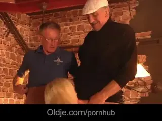 Turists old Men Threesome with Bimbo American Blonde in a Pub