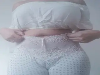كنفيق شاعلة باغيا زب كبير احح شحال مشهياه ناكلو 🤤