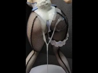 バニーフィギュアのケツにぶっかけ