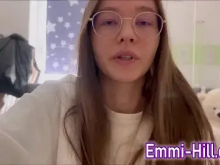 TEEN HARDCORE FINGER FUCKS HERSELF! SQUIRT!