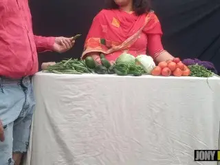 Vegetable Seller was Fucked in the Market in Front of everyone