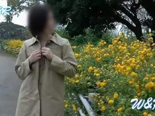 【個人撮影】可愛い彼女が道路際のお花横で露出して興奮してお部屋でオナオナ♡boobs Exposed beside the Flowers on the Road♡