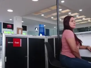 Cachonda En El Trabajo