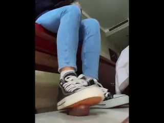 穿帆布鞋将我踩射