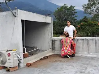 The Employee Sucks the Maintenance Guy Part 1