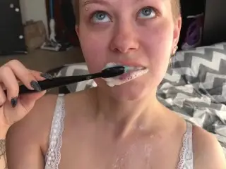 KINKY COUPLE BRUSH TEETH WITH CUM Vilu and Mi