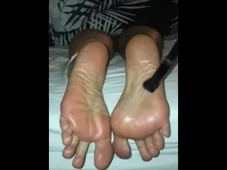 Gwen's Soft Sexy Ticklish Soles!