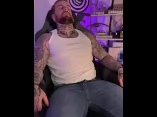 Muscled Hunk Streamer get Caught Jerking off LIVE