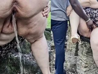 Getting my Pussy Fingered at the Park by a Stranger and Pissing Openly in Public - BBW SSBBW Pussy