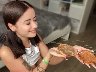 I CUM IN MY STEP SISTER'S BURGER, she Loves my Cum | CUMSHOT