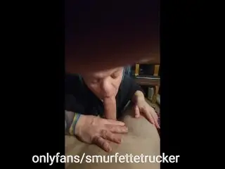 Midget gives BJ while he Plays Madden