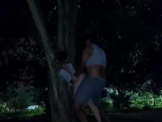 Fudendo no Parque Enquanto Estranhos Passavam