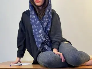 برای وام رفتم بانک . از قبلش میدونستم چجوری باید وام رو بگیرم .مکالمه خیلی زیاد. داستان کامل و جذاب.