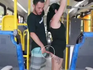 Old Man with the Encoxada and Masturbates until he Cums on the Brunette inside the Bus