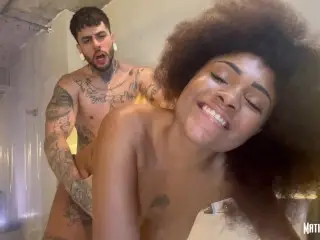 BRAZILIAN MULATTO BIG ASS FUCKING INSIDE THE MOTEL BATHTUB - TEASER - COLLAB SARA VENTURA