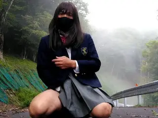 Perverted Schoolgirls are Captivated by Outdoor Exposure Masturbation on an Abandoned Road