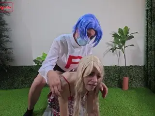 James Del Equipo Rocket Atrapa a un Pokemon Extraño