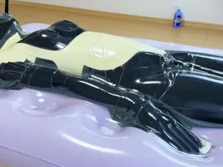 Self-bondage with Transparent Vacuum Bed💜