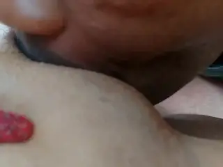 PUSSY EATING IN THE CAR FOR HIS LUNCH BREAK