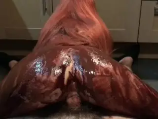 Chaude Rousse Dégoulinante De Chocolat + Footjob