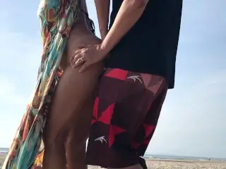 Real Amateur Public Standing Sex Risky on the Beach !!! People Walking near