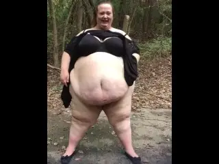 SSBBW BBW Flashes Big Butt and Belly in Park Publicly