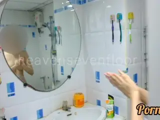 Thai Girl taking a Shower แอบถ่ายสาวอาบน้ำโดนจับได้ ก็เลยเย็ดกันเลยสงสัยจะเงี่ยน