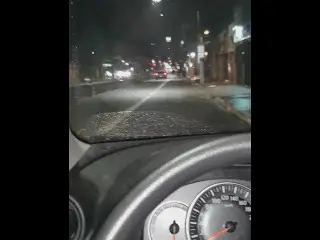 Um Boquete no Carro Em Público