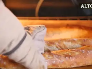 What the Fuck Delicious Baguette。好吃美味的法棍。