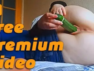 PAWG Roommate Private Video. Stretch her Tight Pussy with Cucumber