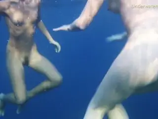 2 Hot Girls Naked in the Sea Swimming