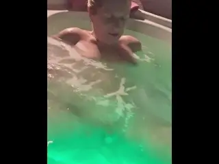 Mom Squirts whilst being Played with in Hot Tub