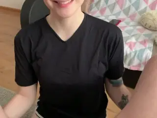 SUCKS AND FACE CUM!