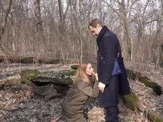 Pretty Girl made a Sweet Quick Blowjob in the Woods on the first Date