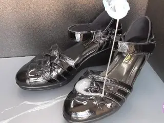 Shoe Fetishism Ejaculate in Black Sandals