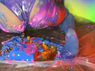 2,000 Follower Sploshing Cake Sitting, Farting and Food Play Celebration!