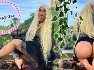 Beautiful Elf Seduces you with her Booty