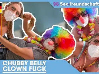 CREEP CLOWN DIPPED THIS SLUT : MIA BLOW (German) - SEX-FREUNDSCHAFTEN