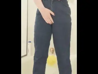 Desperate Piss in Jeans