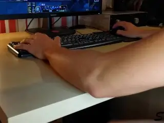 My Girlfriend Voted on Handjob instead of League of Legends