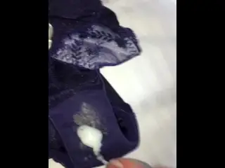 彼女のパンツに今日も精子をぶっかけ受精