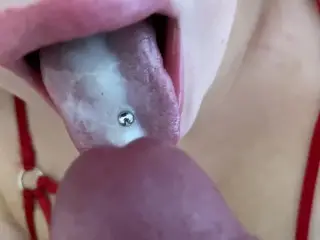Close-up Blowjob Flooded with a Mouthful of Cum