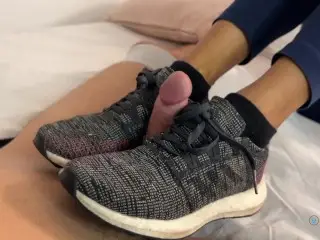 Hot STUDENT in Yoga Pants Adidas SHOEJOB (sockjob) 😈 - CUM on Shoes