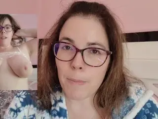 Chupando Tetas y Pezones. Madre Loca Enamorada Se Chupa Las Tetas y Los Pezoncitos - Evita Camila