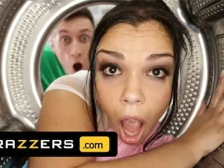 Brazzers - Sofia Lee Gets Stuck in the Dryer & Ends up getting an Anal Afternoon Delight