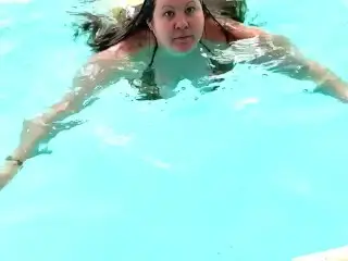 Flashing my Boobs in the Public Pool