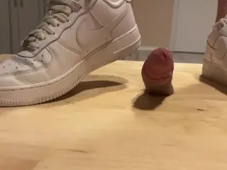 Lia - Cum under my Airforce with Zigarette!