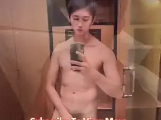 Shenzhen Chinese Movie Actor Workout in the Gym half Naked 深圳帅哥酒店健身房激情运动