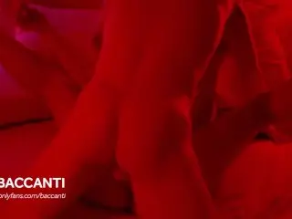 Vera Scopata Passionale in Camera Da Letto Tra Le Luci Rosse. Marito Filma