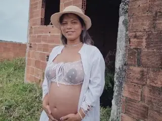 We found a little House on the Road and Decided to take some Pictures and have Sex!
